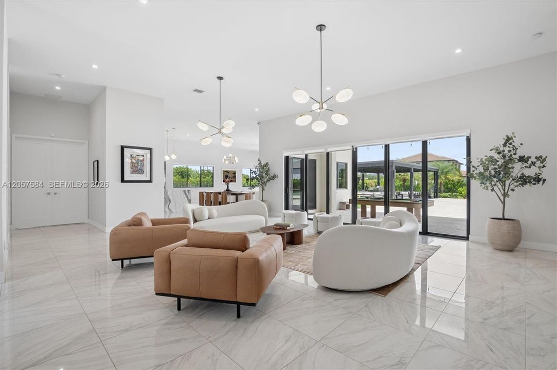 En Venta: $3,650,000 (5 camas, 3 baños, 4300 Pies cuadrados)