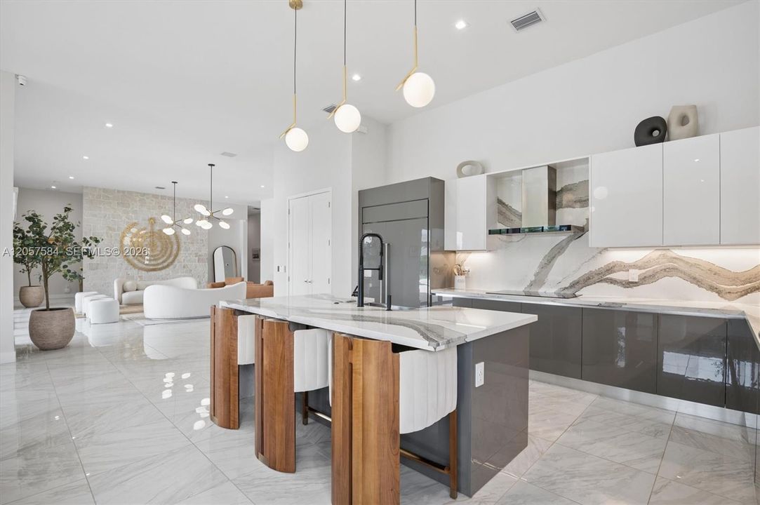 En Venta: $3,650,000 (5 camas, 3 baños, 4300 Pies cuadrados)