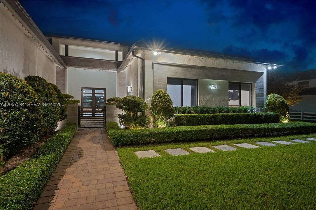 En Venta: $3,650,000 (5 camas, 3 baños, 4300 Pies cuadrados)
