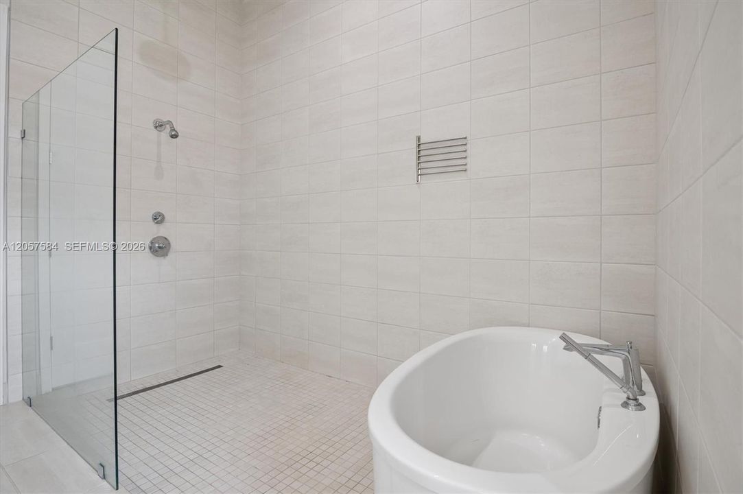 En Venta: $3,650,000 (5 camas, 3 baños, 4300 Pies cuadrados)
