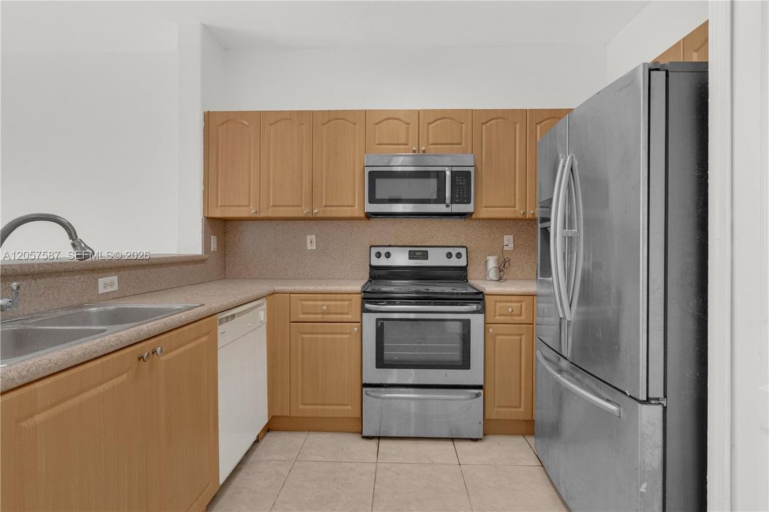For Sale: $189,000 (3 beds, 2 baths, 1166 Square Feet)