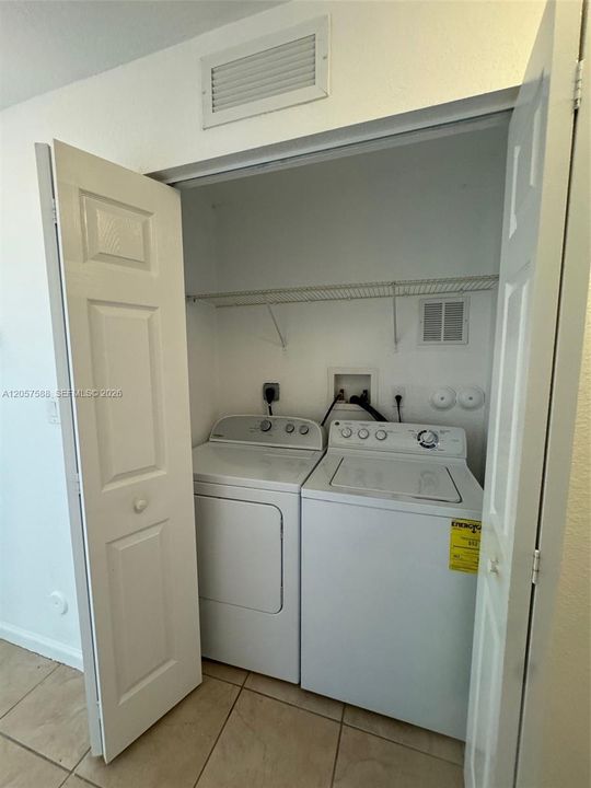 En Venta: $415,000 (3 camas, 2 baños, 1207 Pies cuadrados)