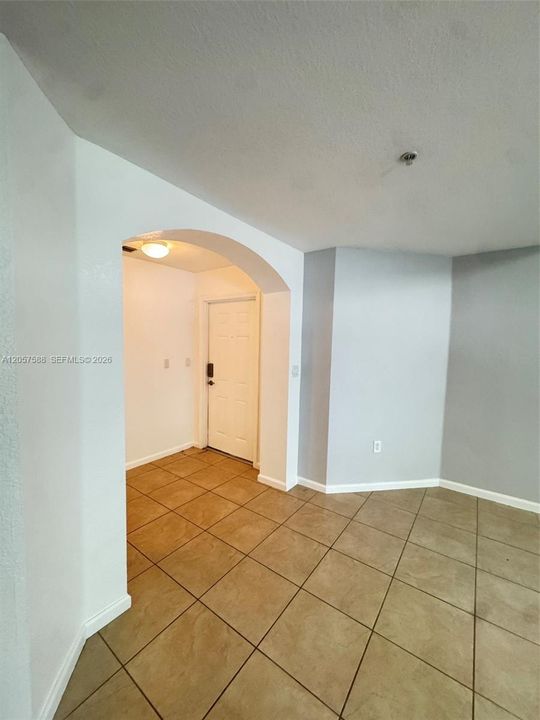 En Venta: $415,000 (3 camas, 2 baños, 1207 Pies cuadrados)