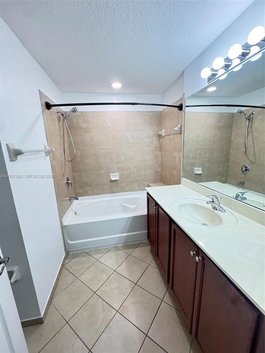 En Venta: $415,000 (3 camas, 2 baños, 1207 Pies cuadrados)