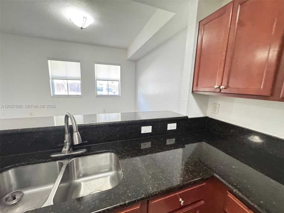 En Venta: $415,000 (3 camas, 2 baños, 1207 Pies cuadrados)