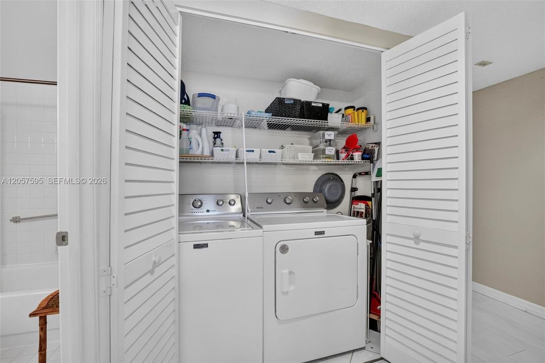 На продажу: $149,000 (2 спален, 2 ванн, 1187 Квадратных фут)