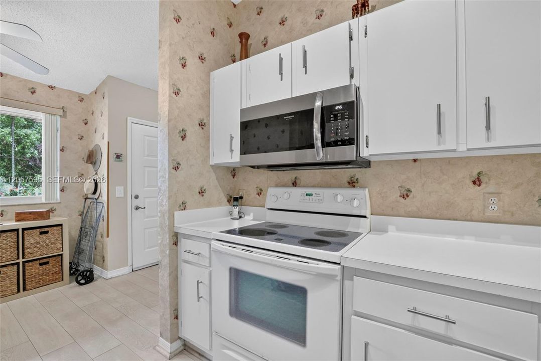 На продажу: $149,000 (2 спален, 2 ванн, 1187 Квадратных фут)
