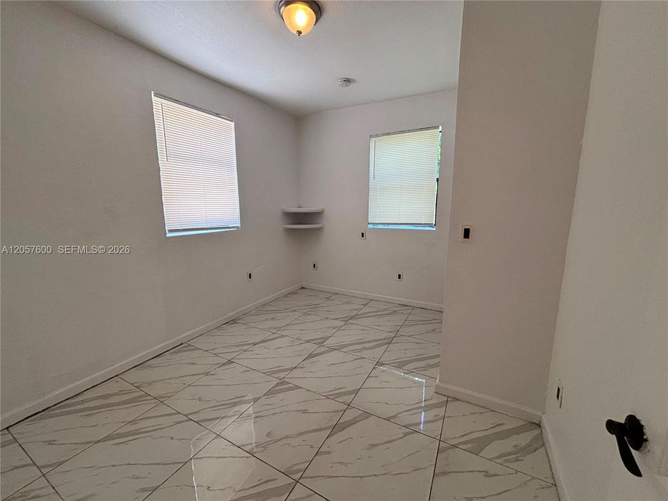 For Rent: $2,150 (2 beds, 1 baths, 720 Square Feet)