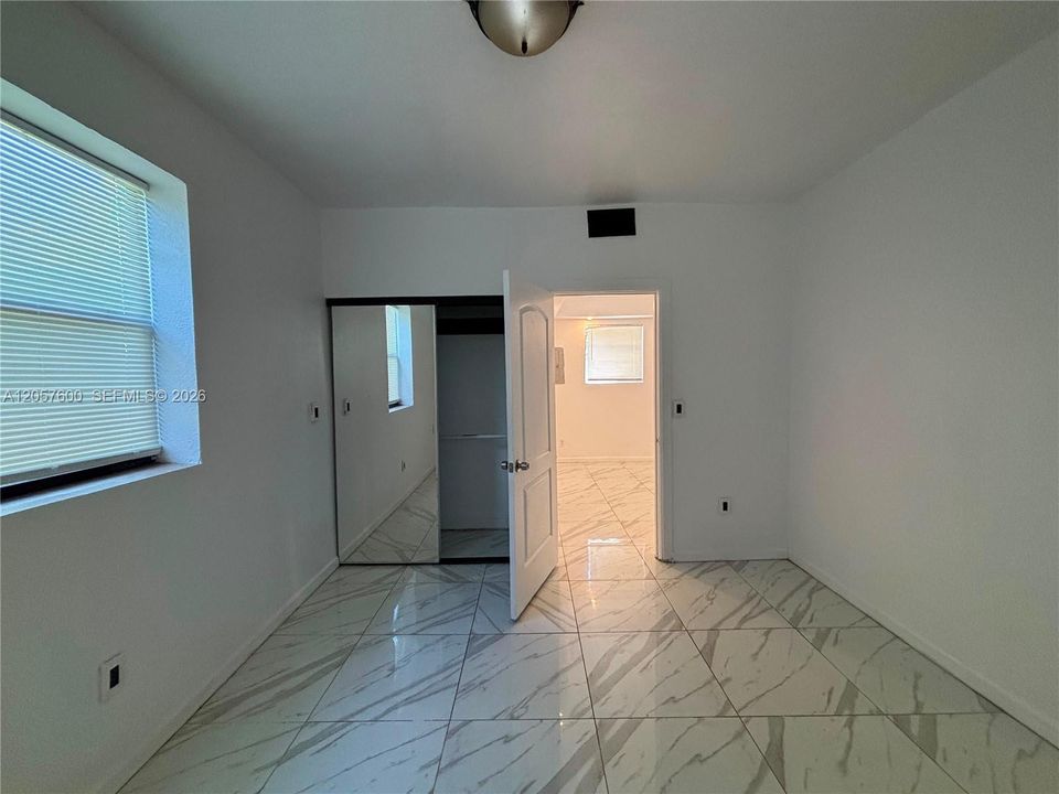 For Rent: $2,150 (2 beds, 1 baths, 720 Square Feet)