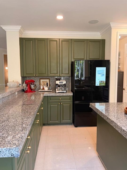 For Sale: $950,000 (5 beds, 5 baths, 3479 Square Feet)