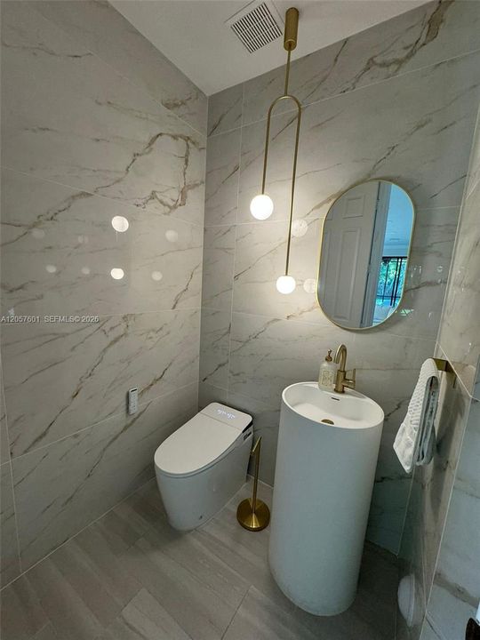 For Sale: $950,000 (5 beds, 5 baths, 3479 Square Feet)
