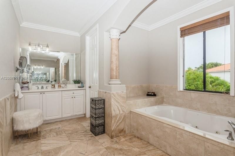 For Sale: $950,000 (5 beds, 5 baths, 3479 Square Feet)