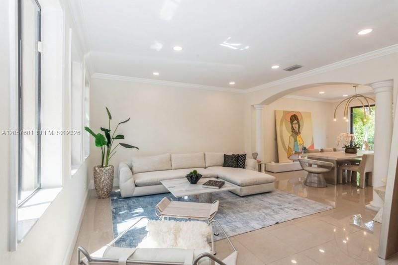 For Sale: $950,000 (5 beds, 5 baths, 3479 Square Feet)
