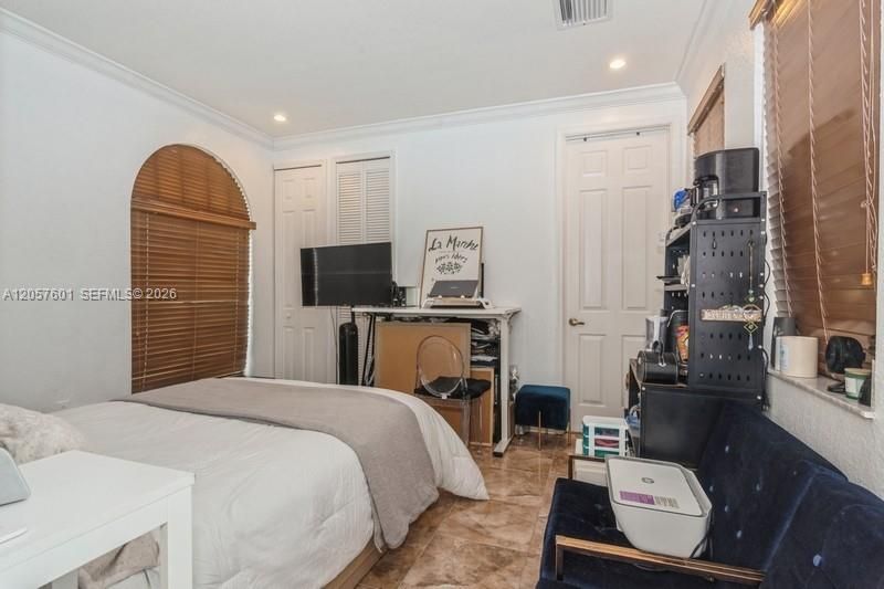 For Sale: $950,000 (5 beds, 5 baths, 3479 Square Feet)
