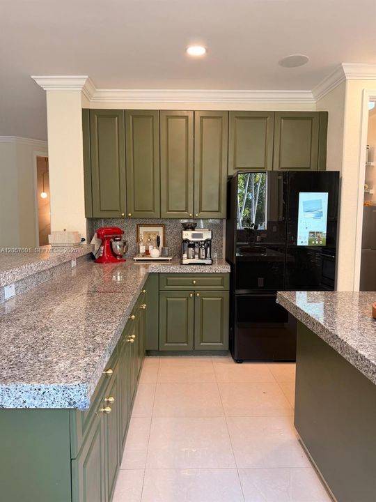 For Sale: $950,000 (5 beds, 5 baths, 3479 Square Feet)