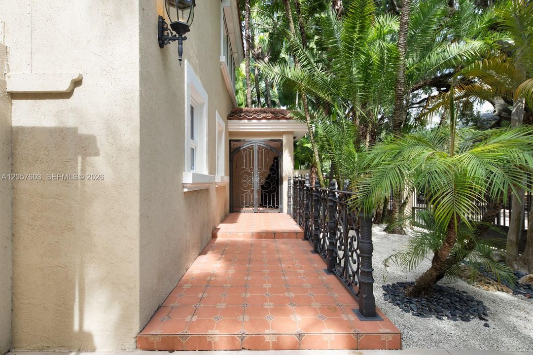 For Sale: $4,590,000 (4 beds, 4 baths, 4240 Square Feet)