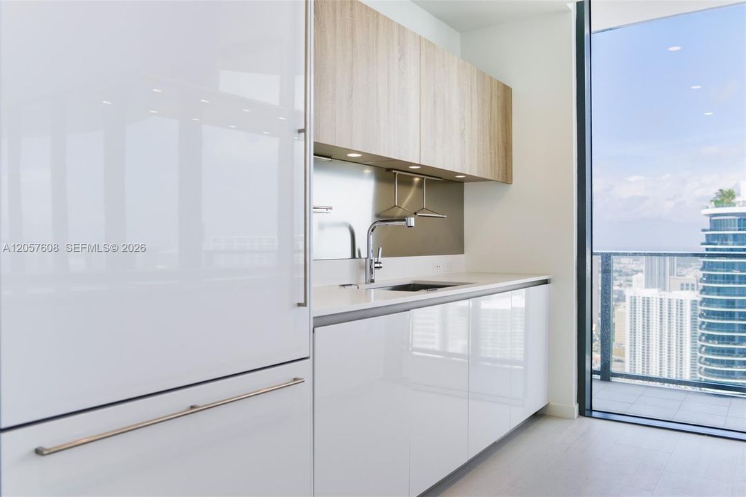 For Rent: $17,000 (3 beds, 3 baths, 1912 Square Feet)
