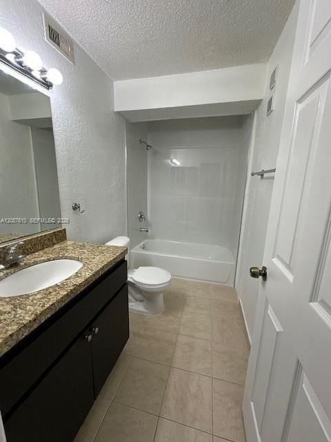 For Sale: $260,000 (2 beds, 2 baths, 918 Square Feet)