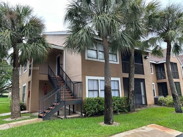 For Sale: $260,000 (2 beds, 2 baths, 918 Square Feet)