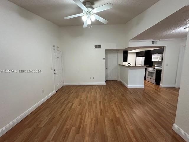 For Sale: $260,000 (2 beds, 2 baths, 918 Square Feet)