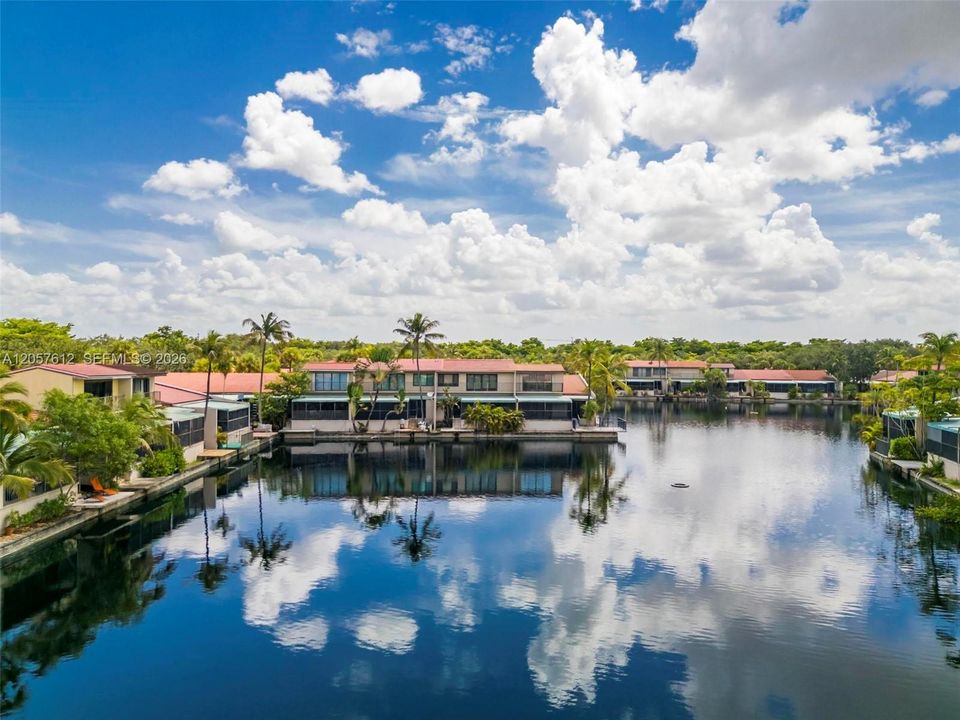 For Sale: $550,000 (2 beds, 2 baths, 1569 Square Feet)