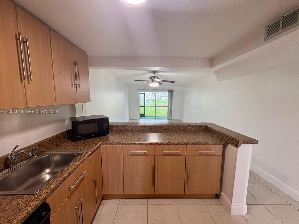 В аренду: $1,500 (1 спален, 1 ванн, 750 Квадратных фут)