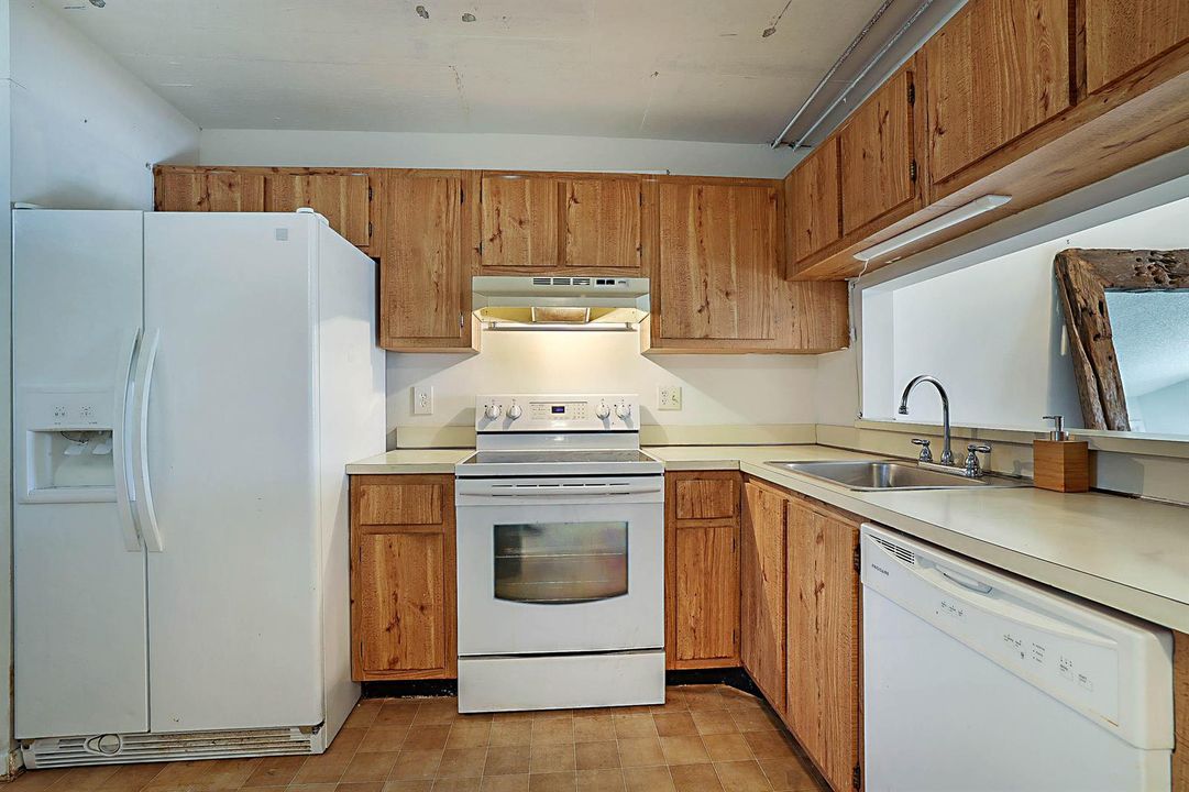 6475 West Oakland Park Blvd #505 -10