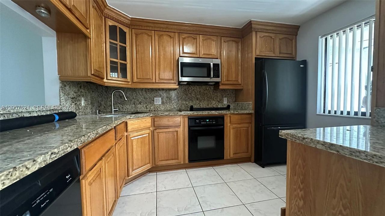 В аренду: $2,650 (2 спален, 2 ванн, 1220 Квадратных фут)