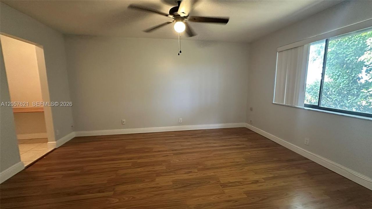 В аренду: $2,650 (2 спален, 2 ванн, 1220 Квадратных фут)