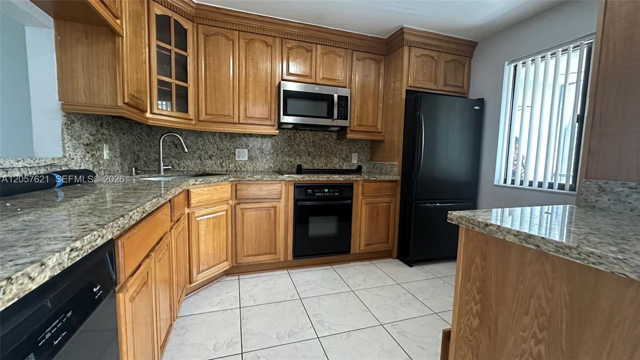 В аренду: $2,650 (2 спален, 2 ванн, 1220 Квадратных фут)
