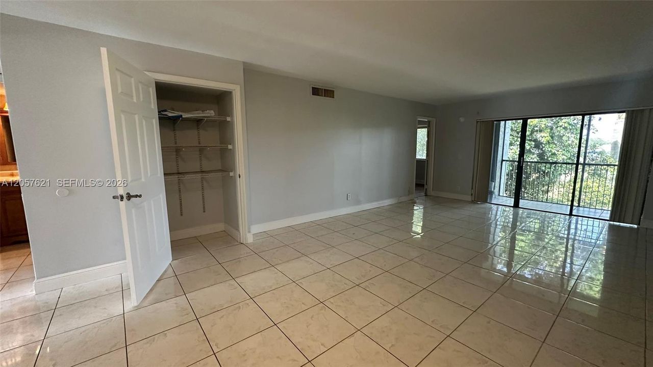 В аренду: $2,650 (2 спален, 2 ванн, 1220 Квадратных фут)