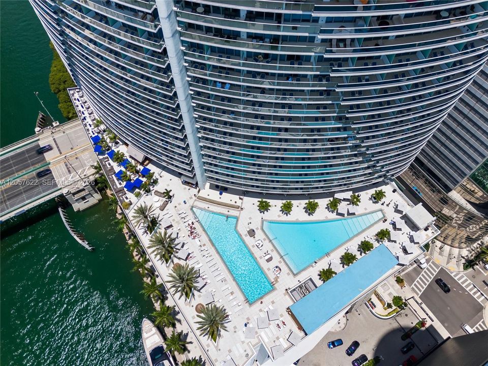 For Rent: $6,250 (2 beds, 2 baths, 1255 Square Feet)