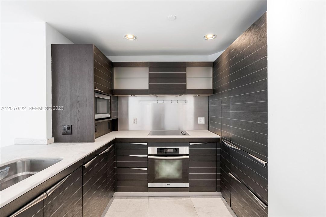 For Rent: $6,250 (2 beds, 2 baths, 1255 Square Feet)