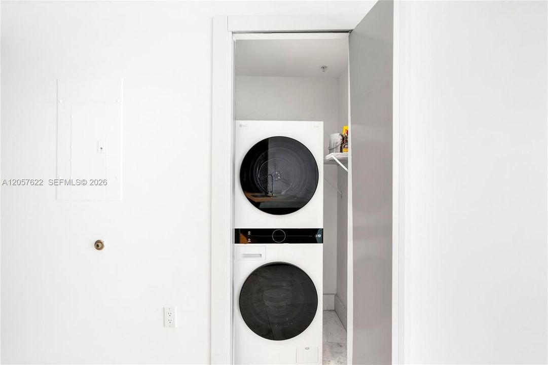 For Rent: $6,250 (2 beds, 2 baths, 1255 Square Feet)
