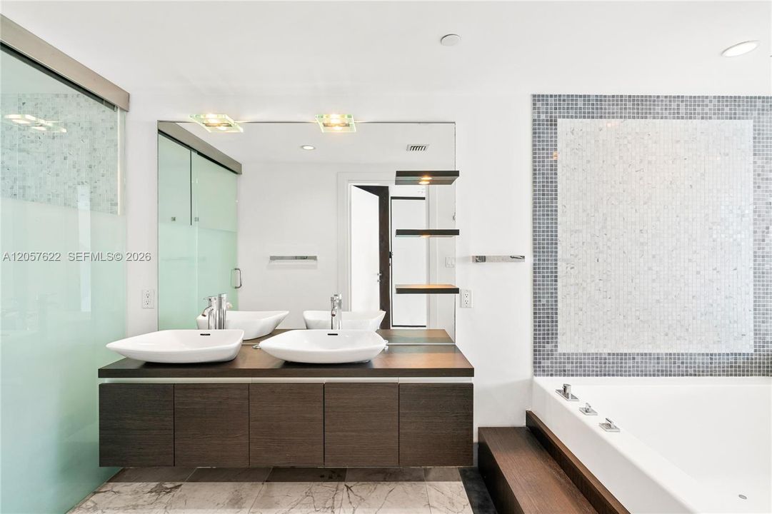 For Rent: $6,250 (2 beds, 2 baths, 1255 Square Feet)