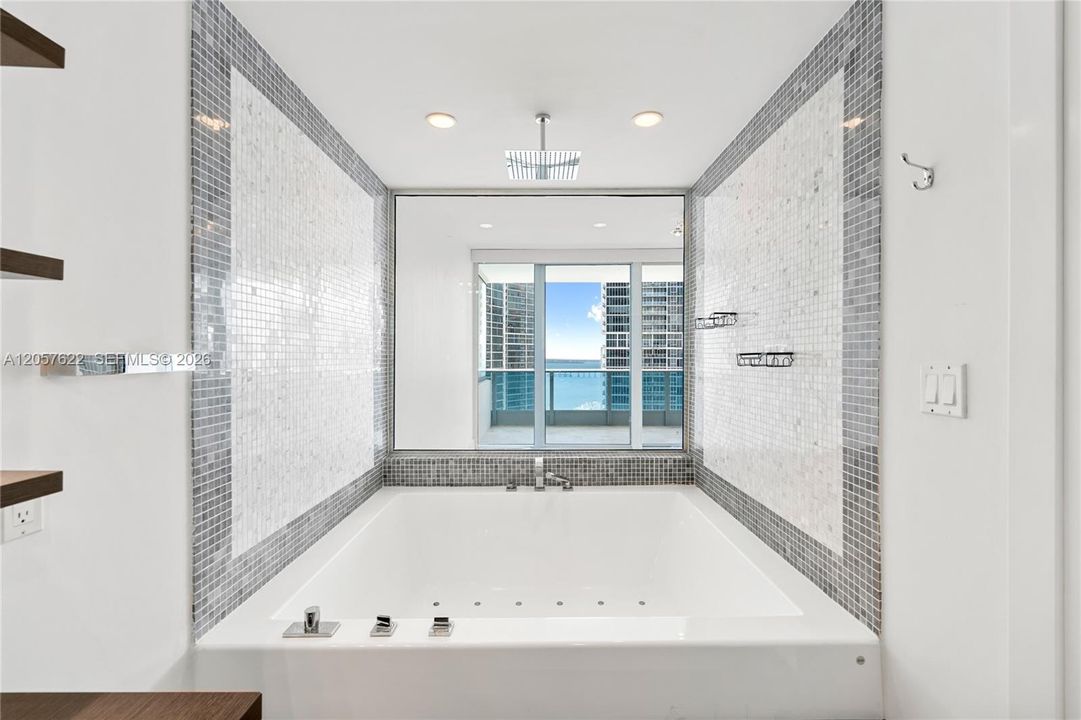 For Rent: $6,250 (2 beds, 2 baths, 1255 Square Feet)