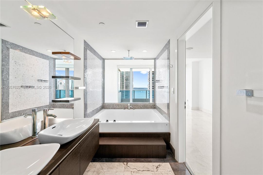 For Rent: $6,250 (2 beds, 2 baths, 1255 Square Feet)