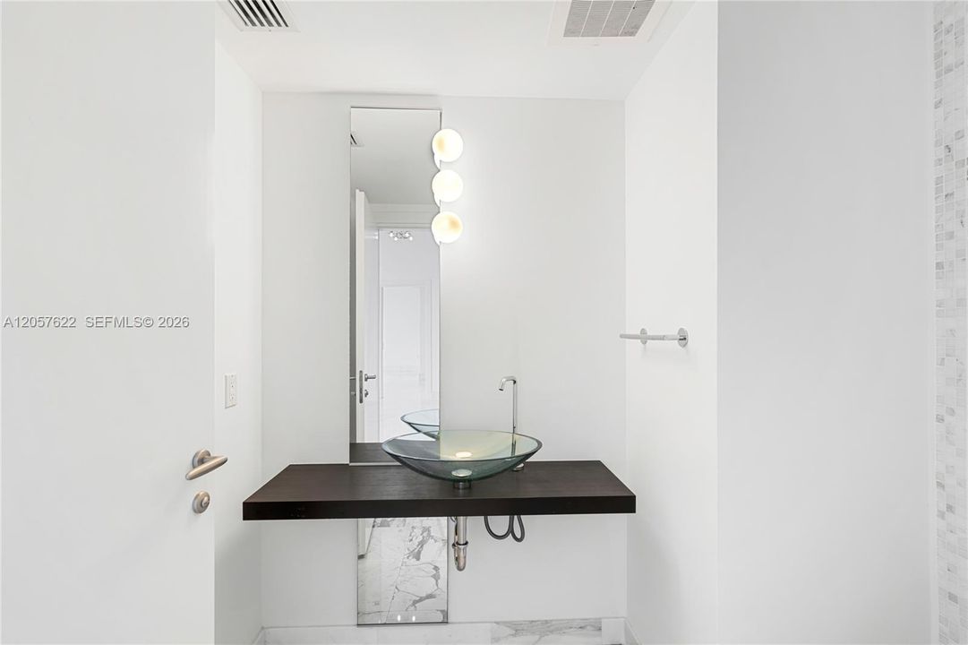 For Rent: $6,250 (2 beds, 2 baths, 1255 Square Feet)