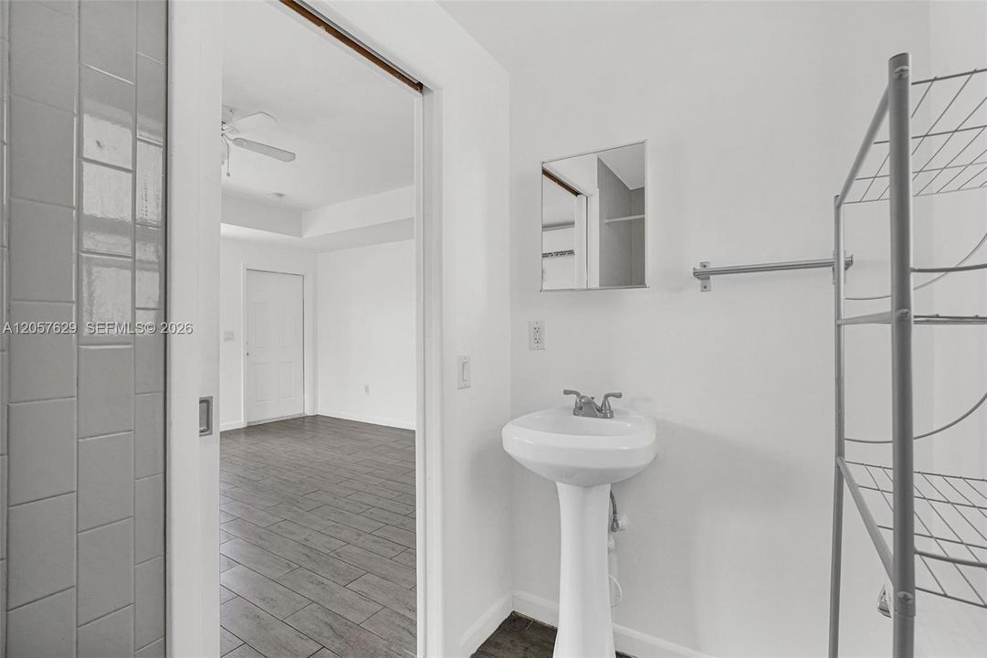 В аренду: $1,650 (0 спален, 1 ванн, 6854 Квадратных фут)