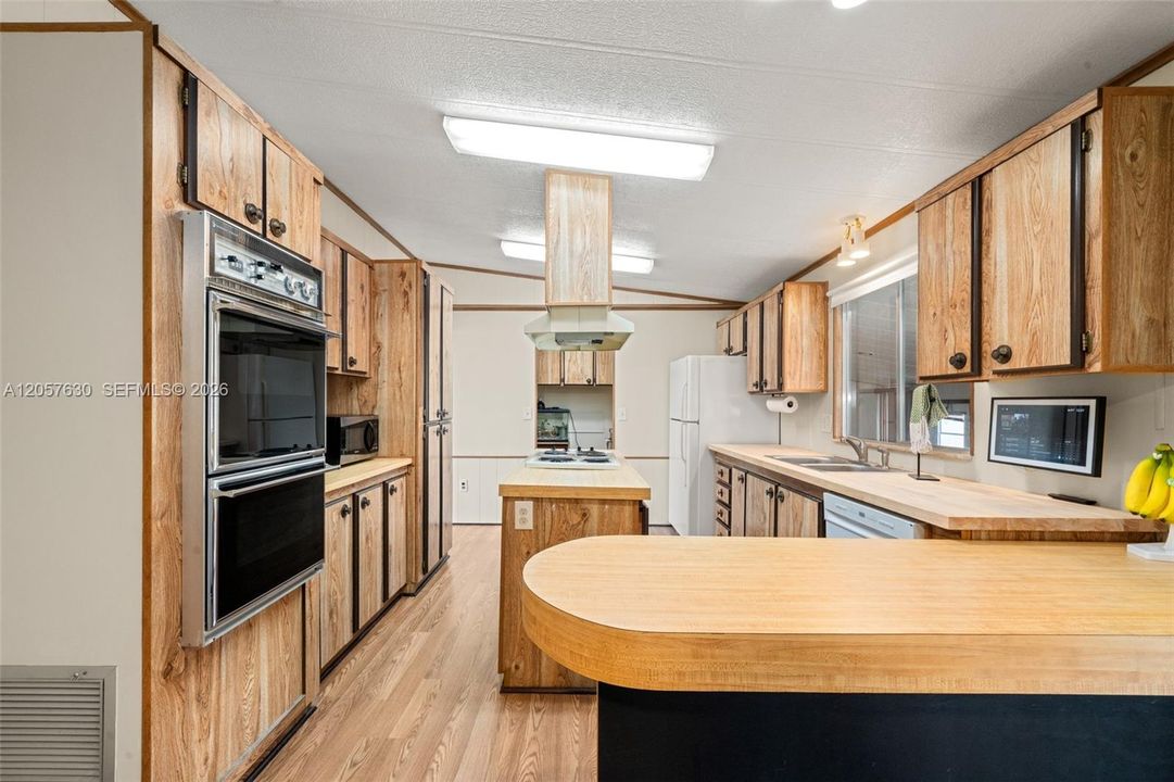 For Sale: $209,900 (3 beds, 2 baths, 1440 Square Feet)