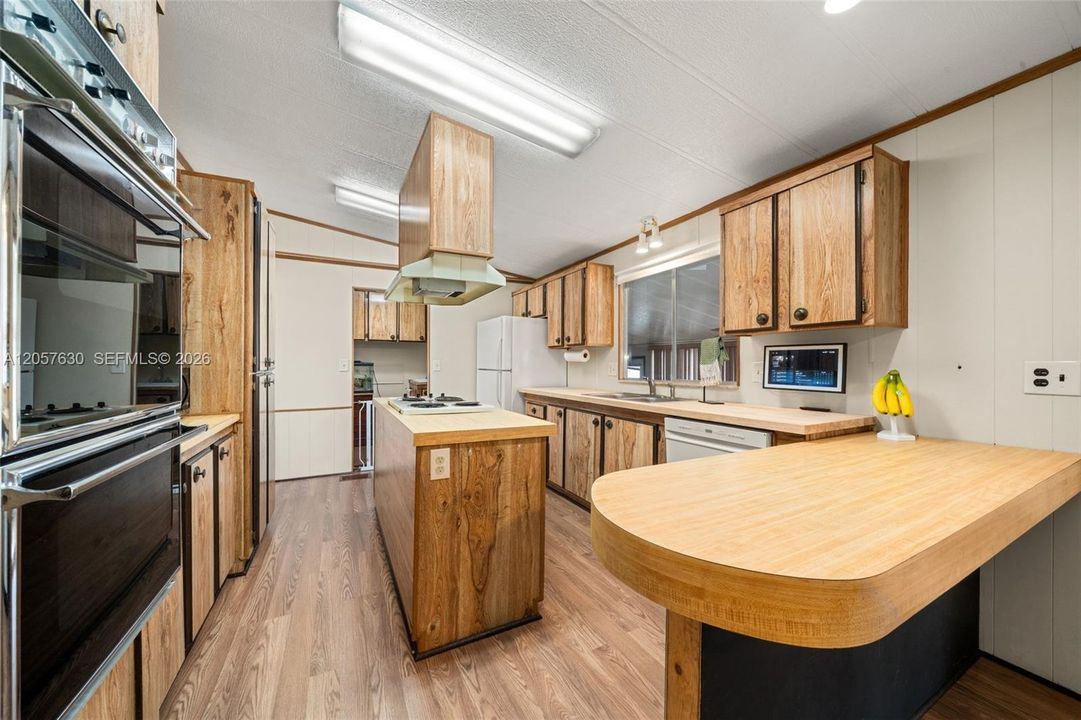 For Sale: $209,900 (3 beds, 2 baths, 1440 Square Feet)