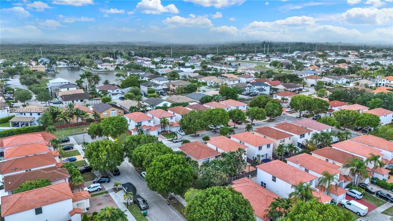На продажу: $575,000 (4 спален, 3 ванн, 2110 Квадратных фут)