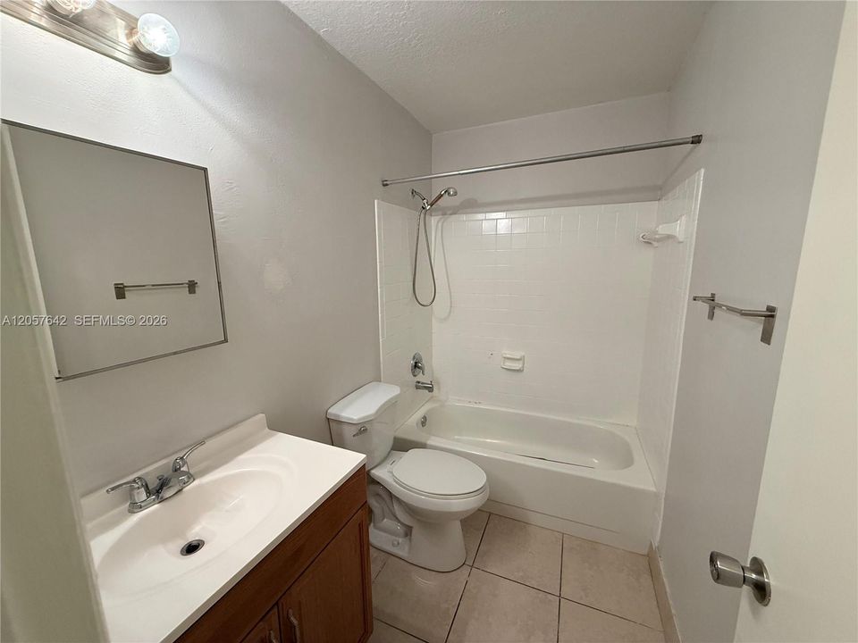 For Rent: $2,100 (2 beds, 2 baths, 4017 Square Feet)