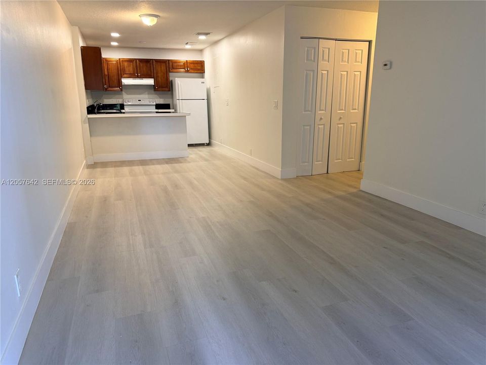 For Rent: $2,100 (2 beds, 2 baths, 4017 Square Feet)