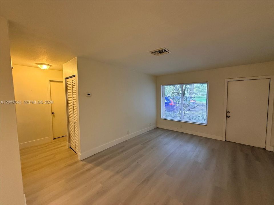 For Rent: $2,100 (2 beds, 2 baths, 4017 Square Feet)