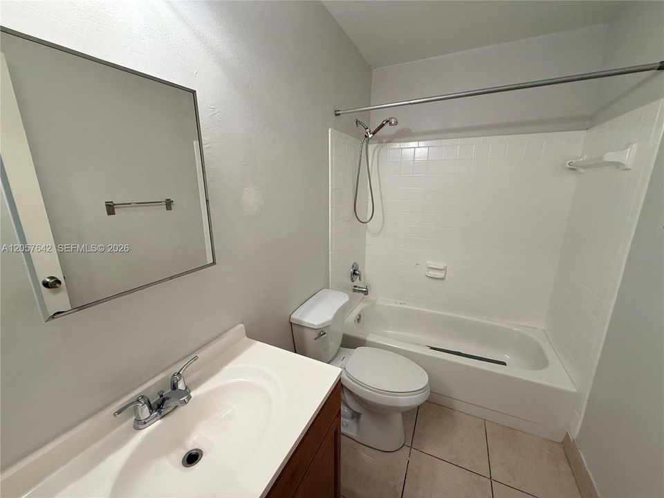 For Rent: $2,100 (2 beds, 2 baths, 4017 Square Feet)