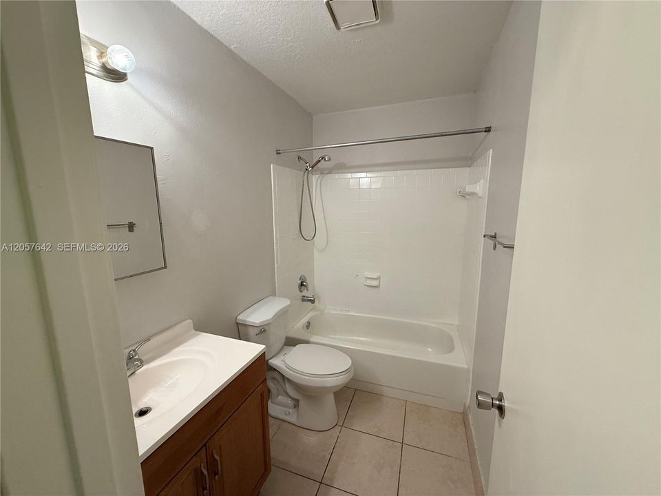 For Rent: $2,100 (2 beds, 2 baths, 4017 Square Feet)