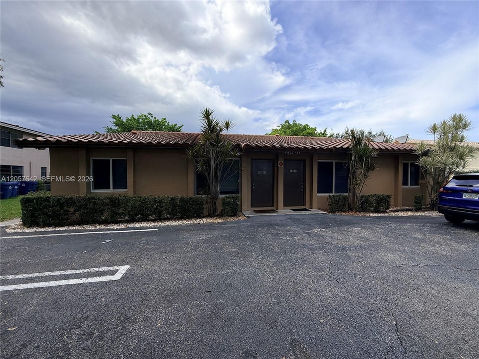 For Rent: $2,100 (2 beds, 2 baths, 4017 Square Feet)