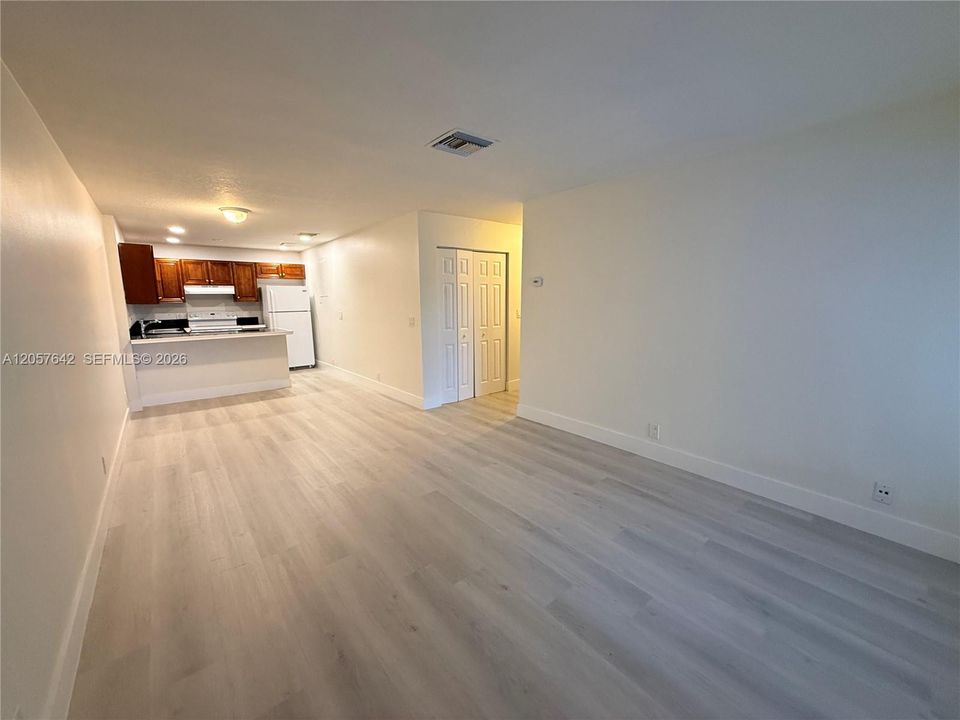 For Rent: $2,100 (2 beds, 2 baths, 4017 Square Feet)