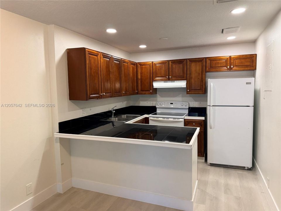 For Rent: $2,100 (2 beds, 2 baths, 4017 Square Feet)